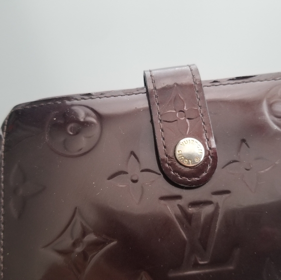 LOUIS VUITTON Classic Signature print - Picture 5 of 13